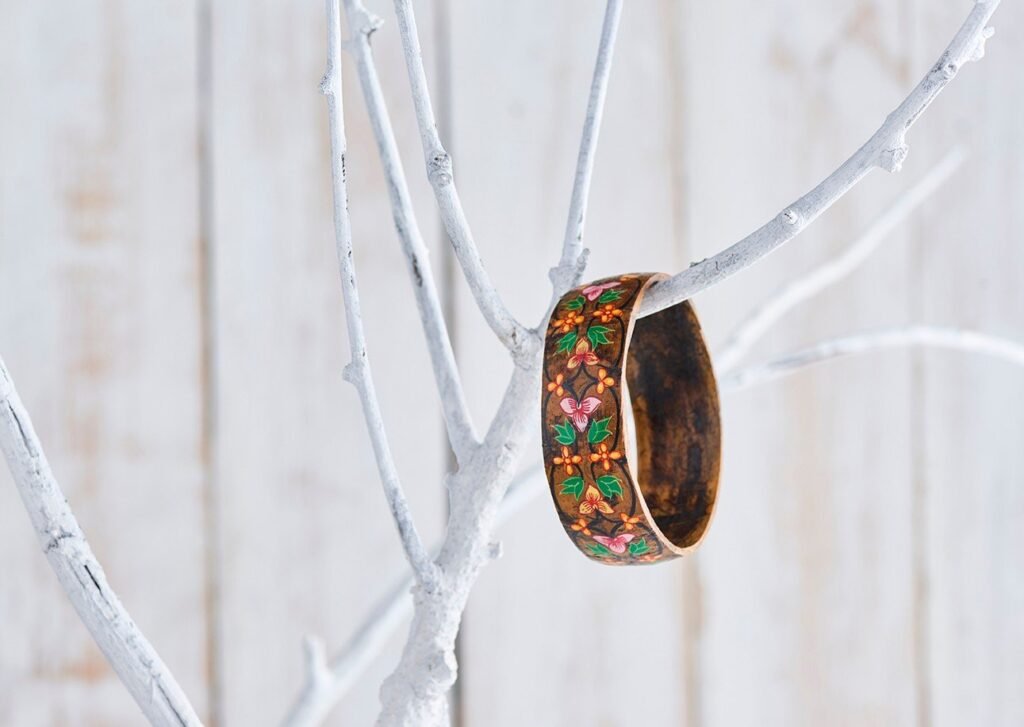 [ZOPT29] Hand Painted Cococnut Shell Bangle – Zola India – A piece of Earth